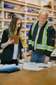 Estimator discussing project with client