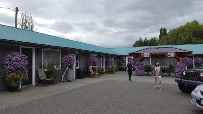 Riverside Motel